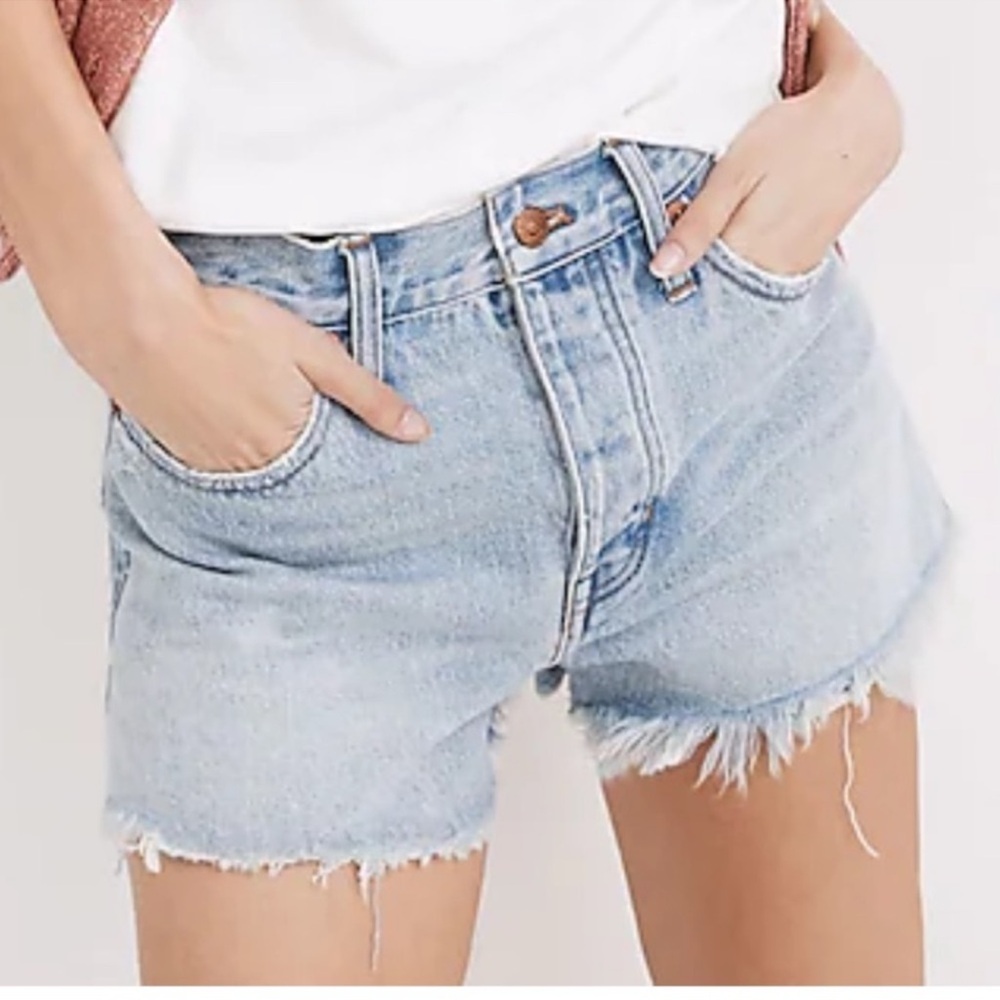 Madewell Relaxed Denim Shorts in Cedarcroft Wash Raw Hem Button Fly-24/00
